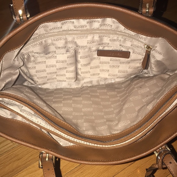 Beautiful Michael Kors purse tote bag - Picture 7 of 14